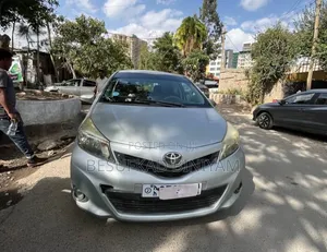 Toyota Yaris 2011 Silver