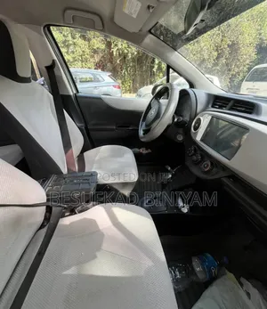 Toyota Yaris 2011 Silver