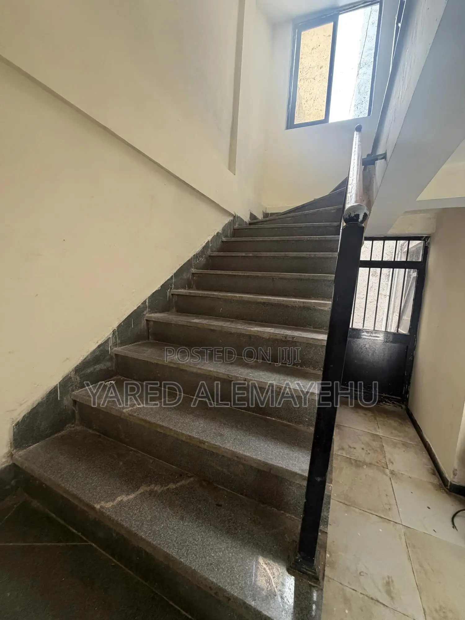 5bdrm House in Akaky Kaliti for sale