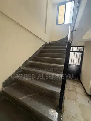 5bdrm House in Akaky Kaliti for sale