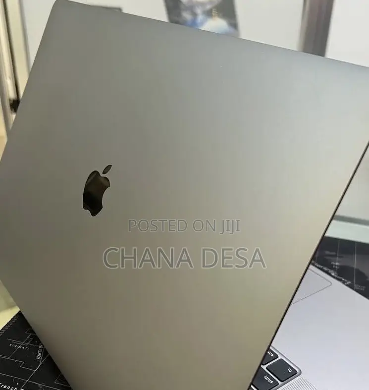 New Laptop Apple MacBook Pro 2019 32GB Intel Core i9 SSD 512GB