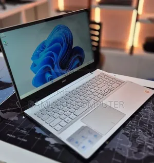 New Laptop Dell Inspiron 15 8GB Intel Core i5 SSD 256GB