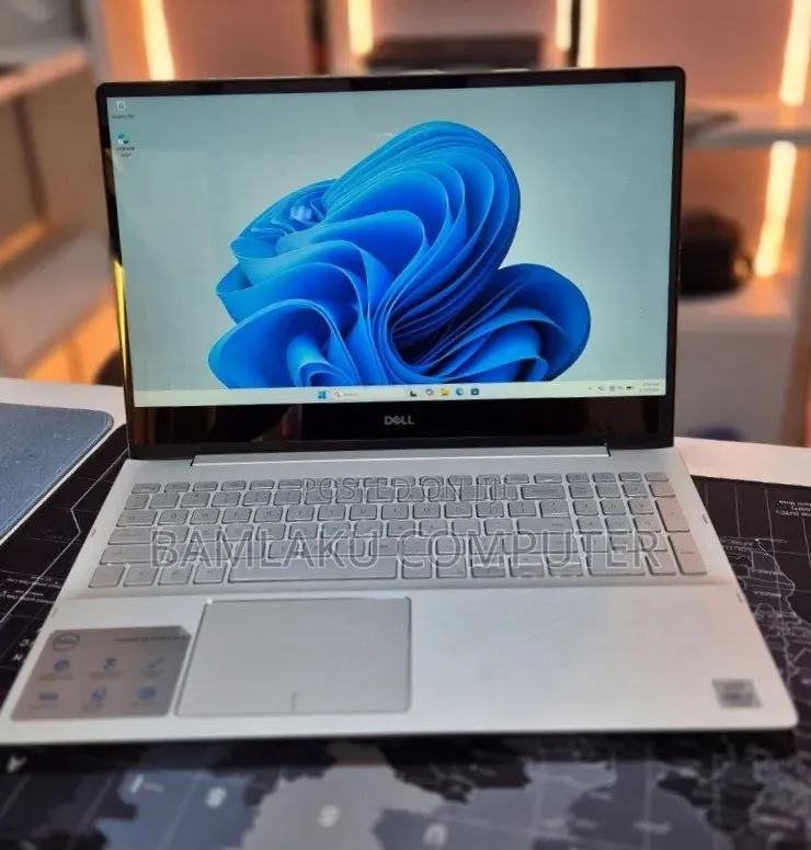 New Laptop Dell Inspiron 15 8GB Intel Core i5 SSD 256GB