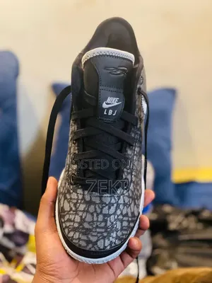 Nike LBJ Original