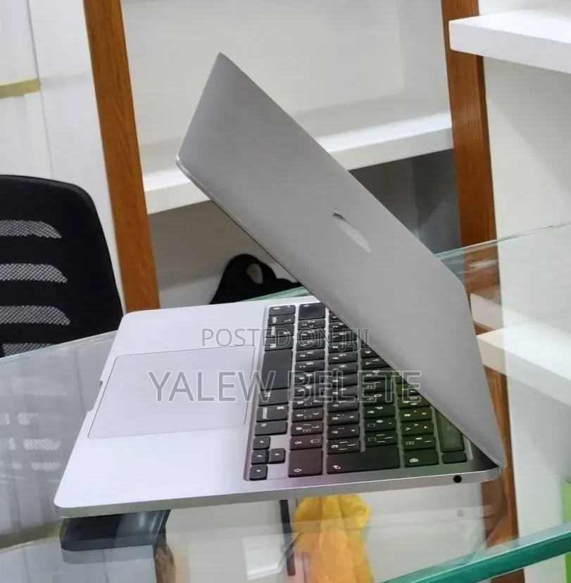 New Laptop Apple MacBook Pro 8GB Intel Core i5 SSD 512GB
