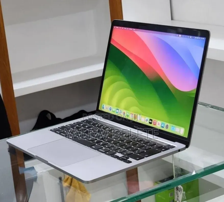 New Laptop Apple MacBook Pro 8GB Intel Core i5 SSD 512GB