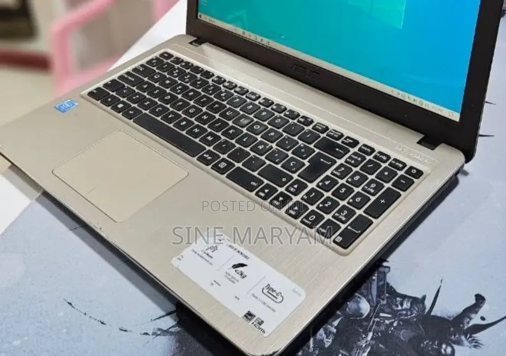 Laptop Asus X540LA 4GB Intel Celeron HDD 1T