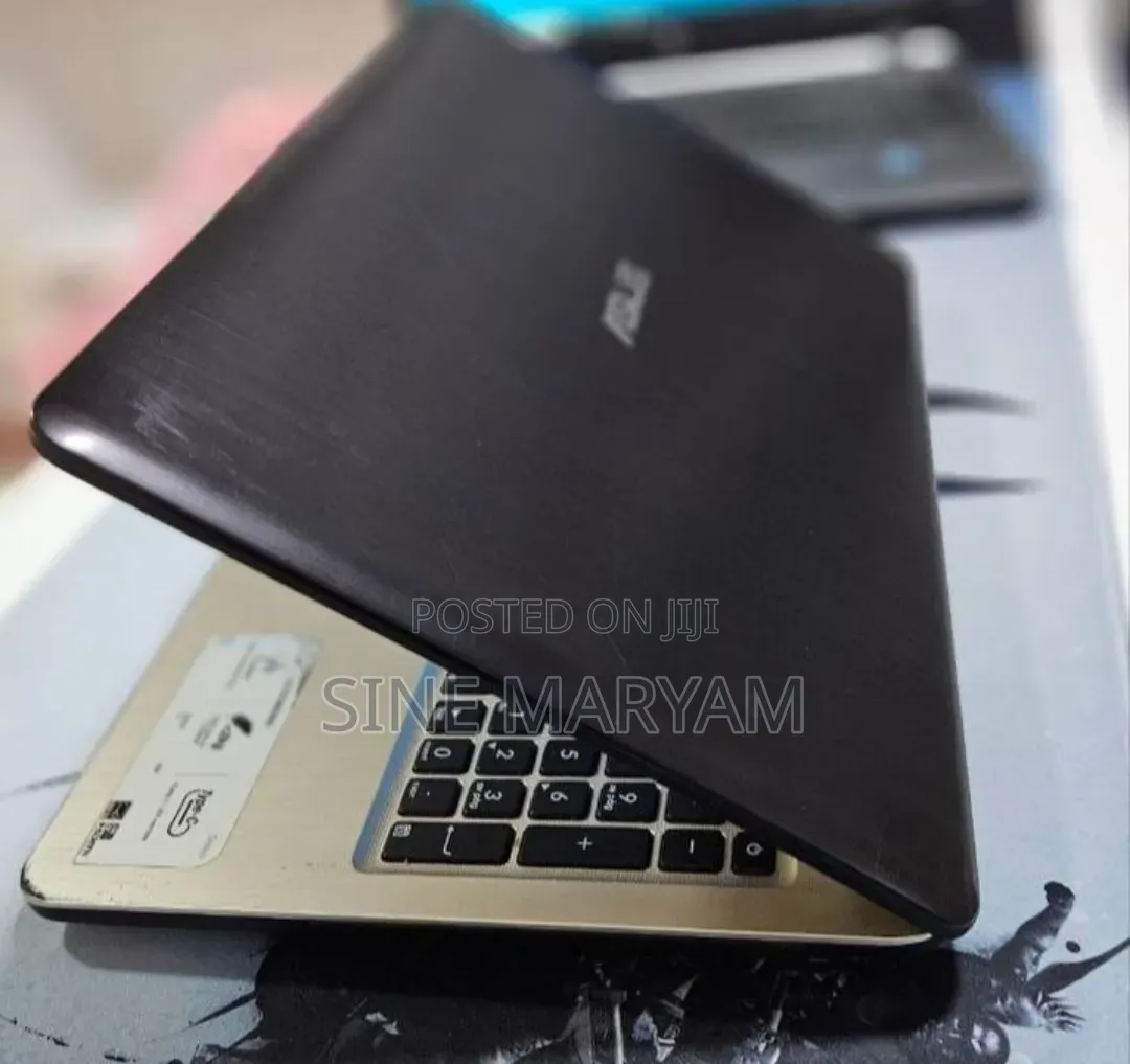 Laptop Asus X540LA 4GB Intel Celeron HDD 1T