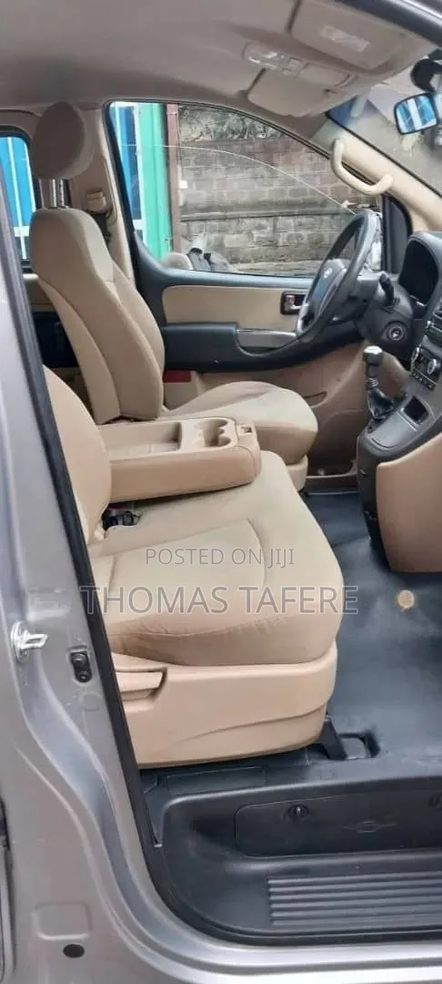 Hyundai H1 2017 Silver