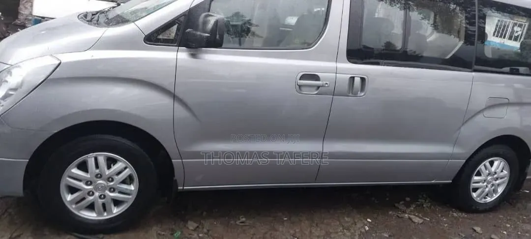 Hyundai H1 2017 Silver