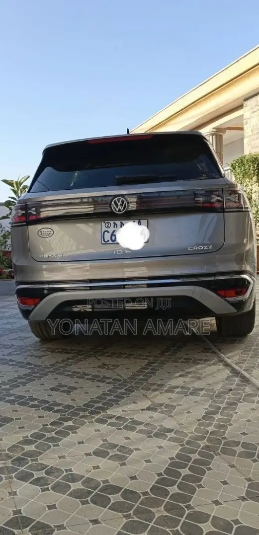 Volkswagen ID.6 2025 Gold