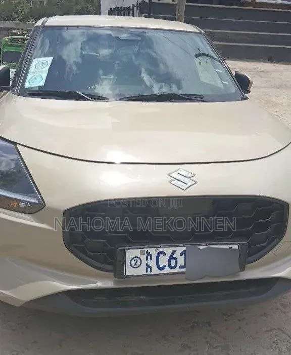 Suzuki Swift 2024 Gold