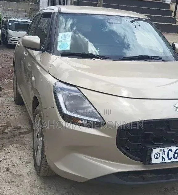 Suzuki Swift 2024 Gold