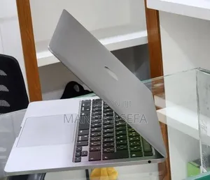 New Laptop Apple MacBook Pro 8GB Intel Core i5 SSD 512GB