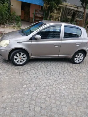 Toyota Vitz 2004 Silver
