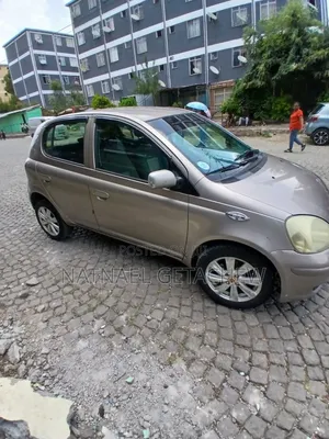 Toyota Vitz 2004 Silver