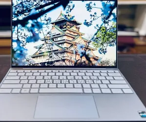 New Laptop Dell XPS 13 8GB Intel Core i5 SSD 256GB