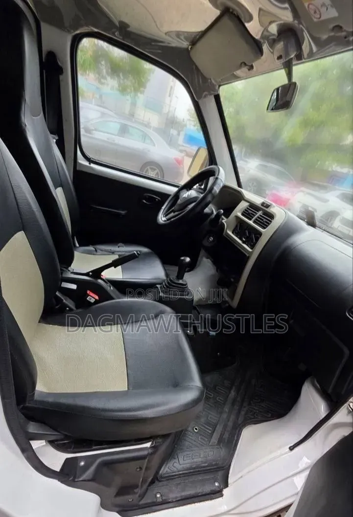 Suzuki Eeco 2025 White