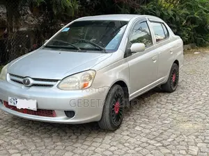 Toyota Platz 2003