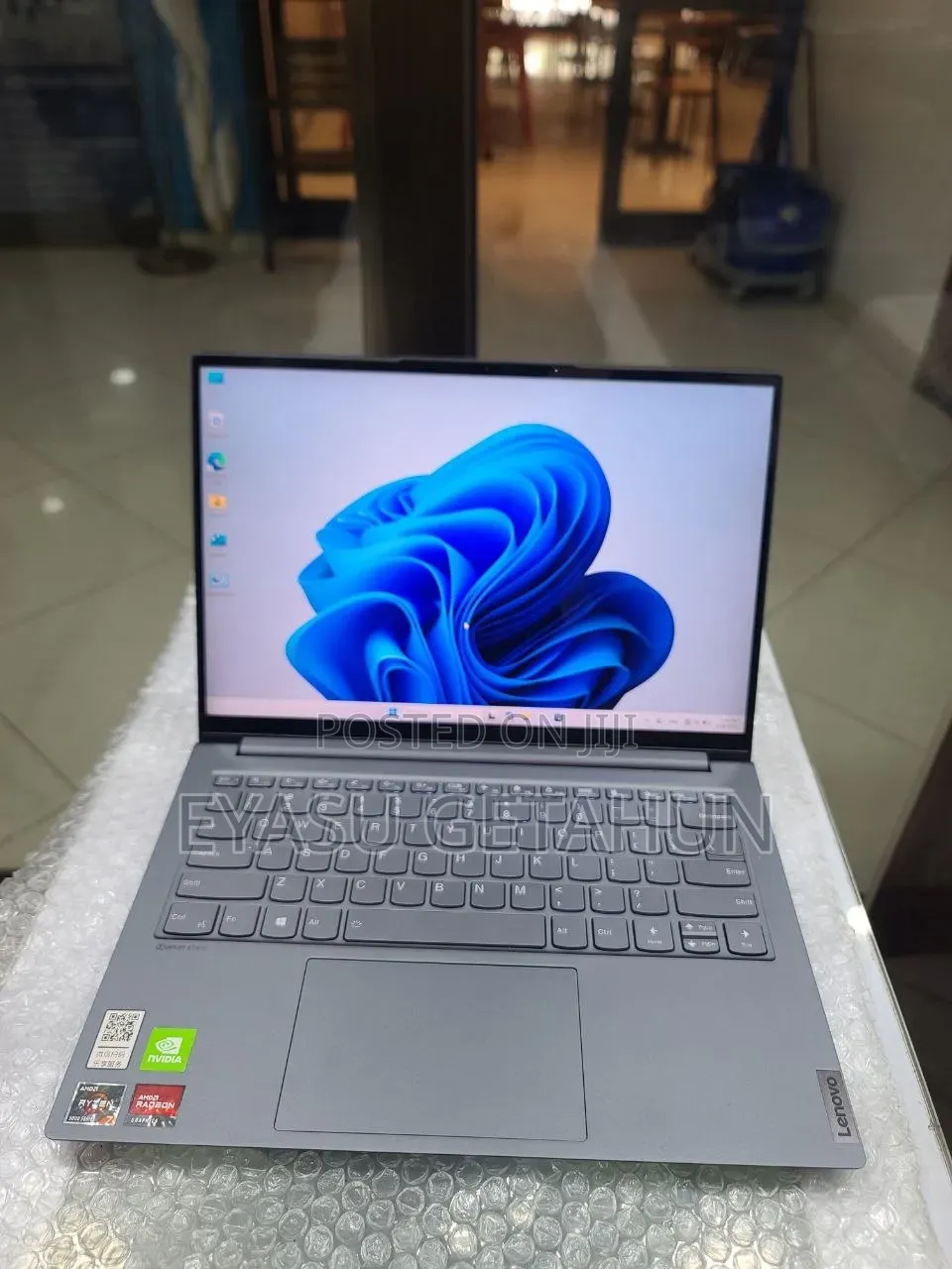 New Laptop Lenovo Yoga 710 16GB AMD Ryzen 7 SSD 512GB