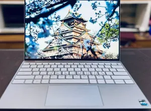 New Laptop Dell XPS 13 8GB Intel Core i5 SSD 256GB