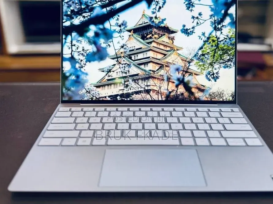 New Laptop Dell XPS 13 8GB Intel Core i5 SSD 256GB