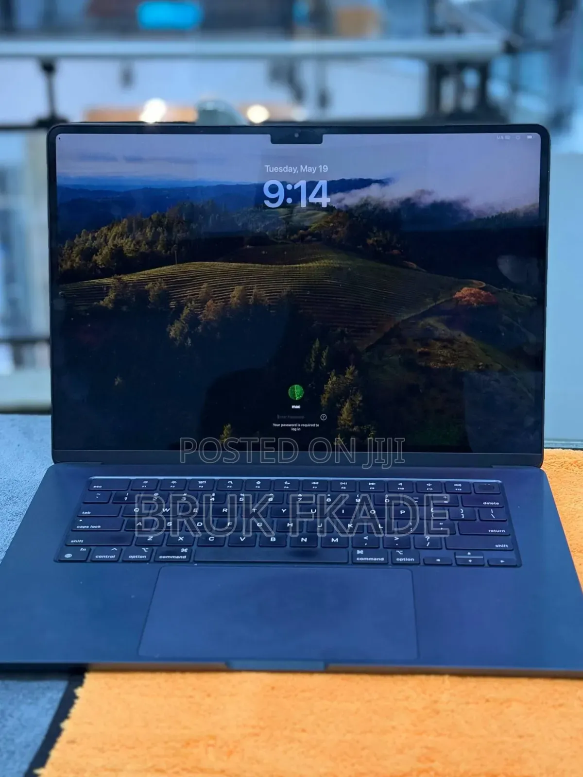 New Laptop Apple MacBook Air 2024 M3 13-inch 16GB Apple M3 SSD 256GB