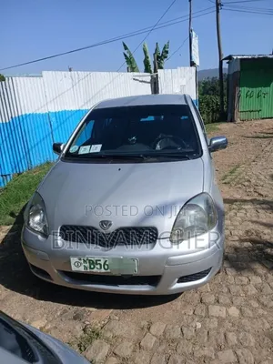 Toyota Vitz 2004 Silver