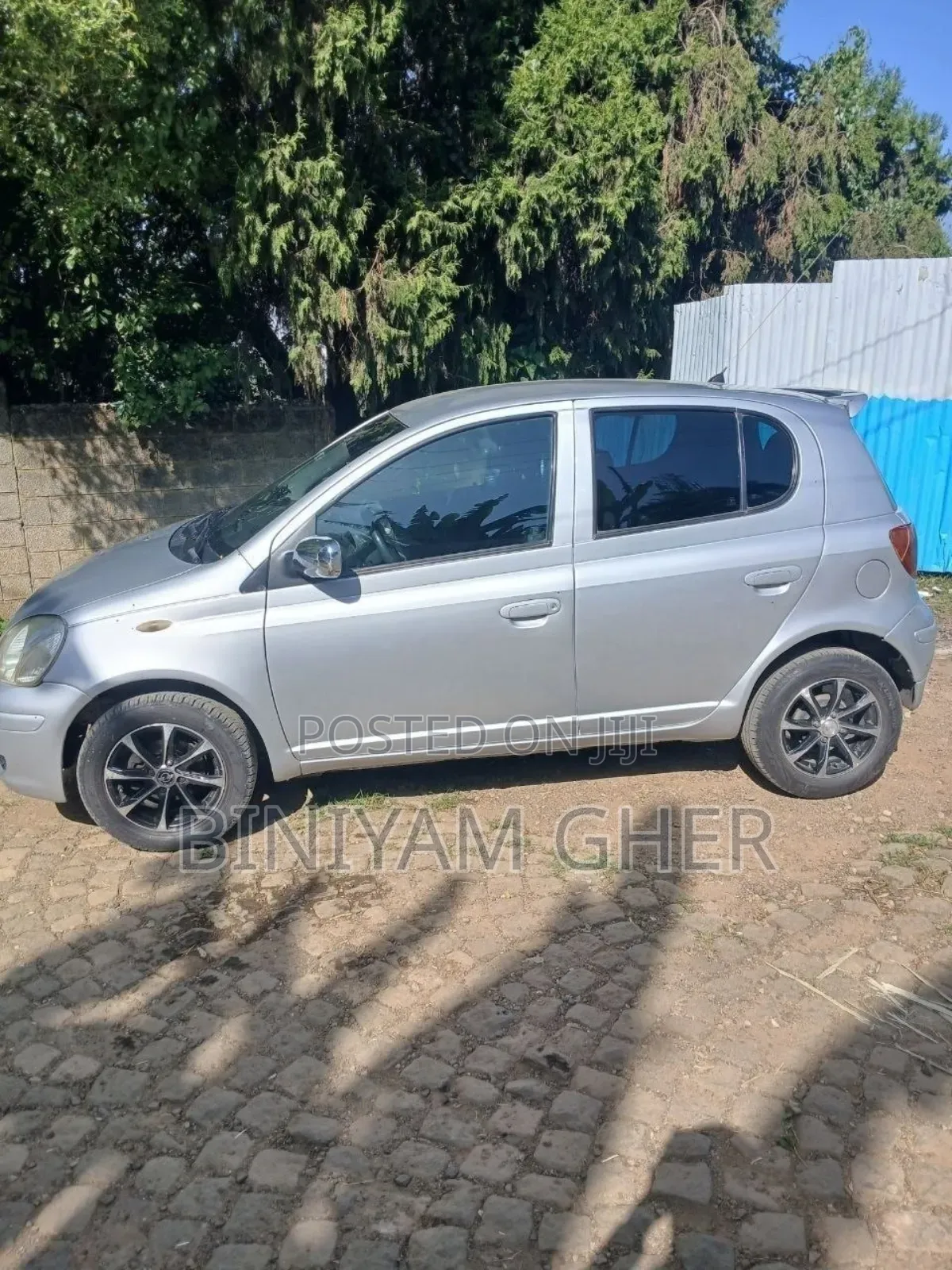 Toyota Vitz 2004 Silver