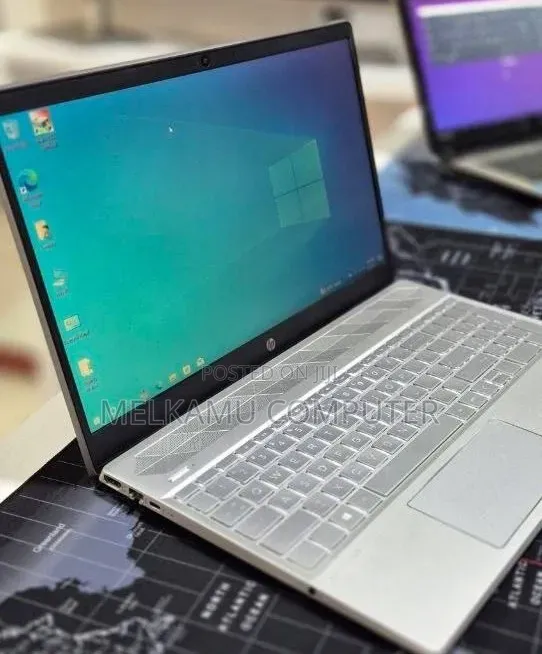 New Laptop HP Pavilion 15 8GB Intel Core i5 SSD 256GB