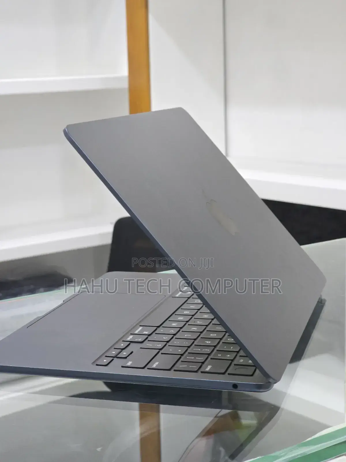 New Laptop Apple MacBook Air 2025 M4 13-inch 16GB Apple M4 SSD 256GB