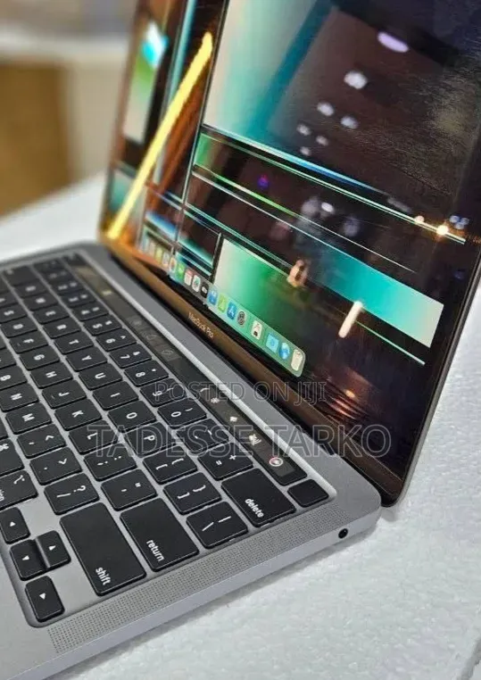 New Laptop Apple MacBook Pro 2022 M2 8GB Intel Core M2 SSD 256GB