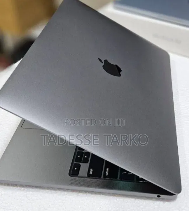 New Laptop Apple MacBook Pro 2022 M2 8GB Intel Core M2 SSD 256GB