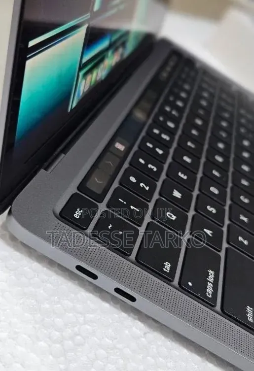 New Laptop Apple MacBook Pro 2022 M2 8GB Intel Core M2 SSD 256GB