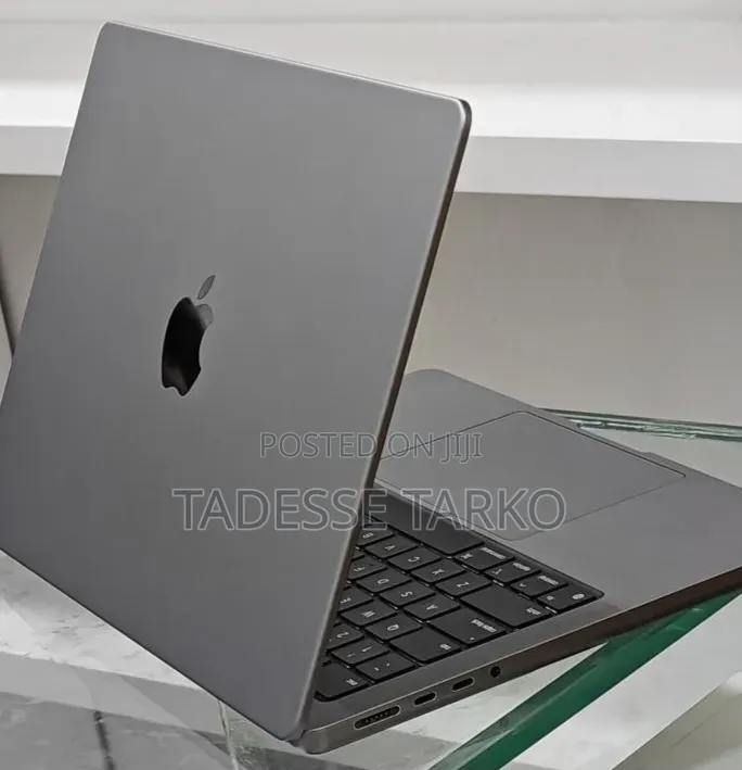 New Laptop Apple MacBook Pro 2023 M3 14-inch 8GB Apple M3 Pro SSD 512GB