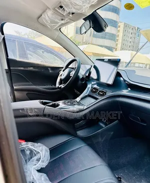 New BYD E2 43 kWh 94 hp FWD 2025 Silver