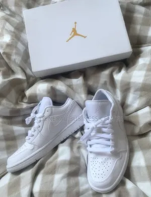Jordan Low Triple White
