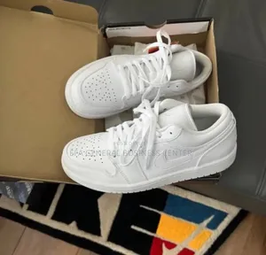 Jordan Low Triple White