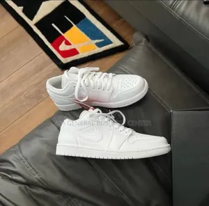 Jordan Low Triple White