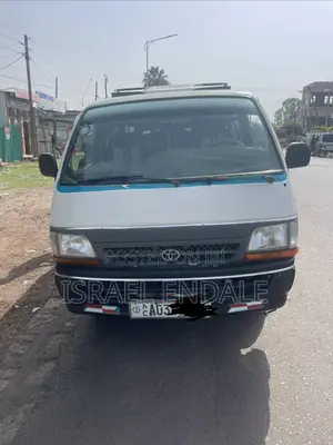 Toyota HiAce 2002 White
