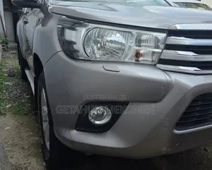 Toyota Hilux 2020 Gold