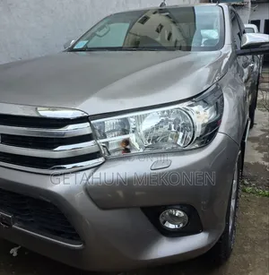 Toyota Hilux 2020 Gold
