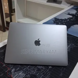 New Laptop Apple MacBook Pro 2017 8GB Intel Core i5 SSD 256GB