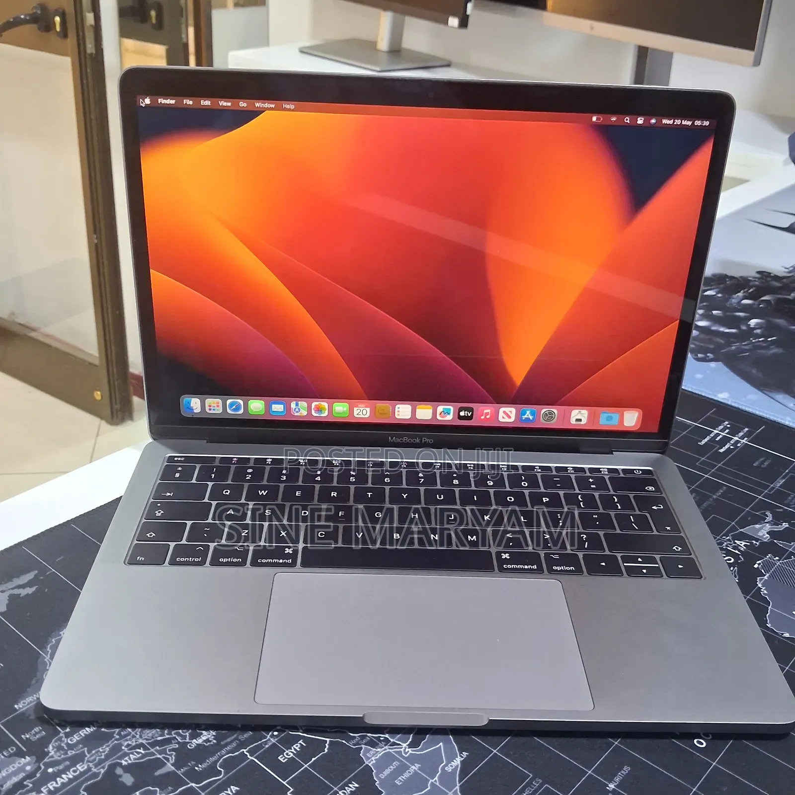 New Laptop Apple MacBook Pro 2017 8GB Intel Core i5 SSD 256GB