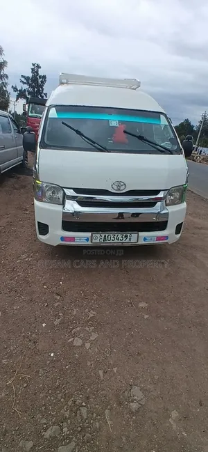 Toyota HiAce 2016 White