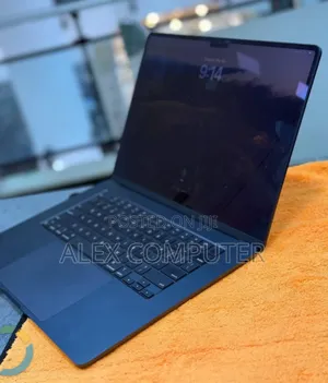 New Laptop Apple MacBook Air 2024 M3 13-inch 16GB Apple M3 SSD 256GB