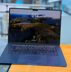 New Laptop Apple MacBook Air 2024 M3 13-inch 16GB Apple M3 SSD 256GB