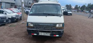 Toyota HiAce 2004 White