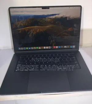 New Apple MacBook Air 2024 M3 15-inch 16GB Intel Core i5 SSD 256GB