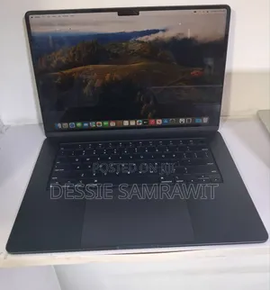 New Apple MacBook Air 2024 M3 15-inch 16GB Intel Core i5 SSD 256GB